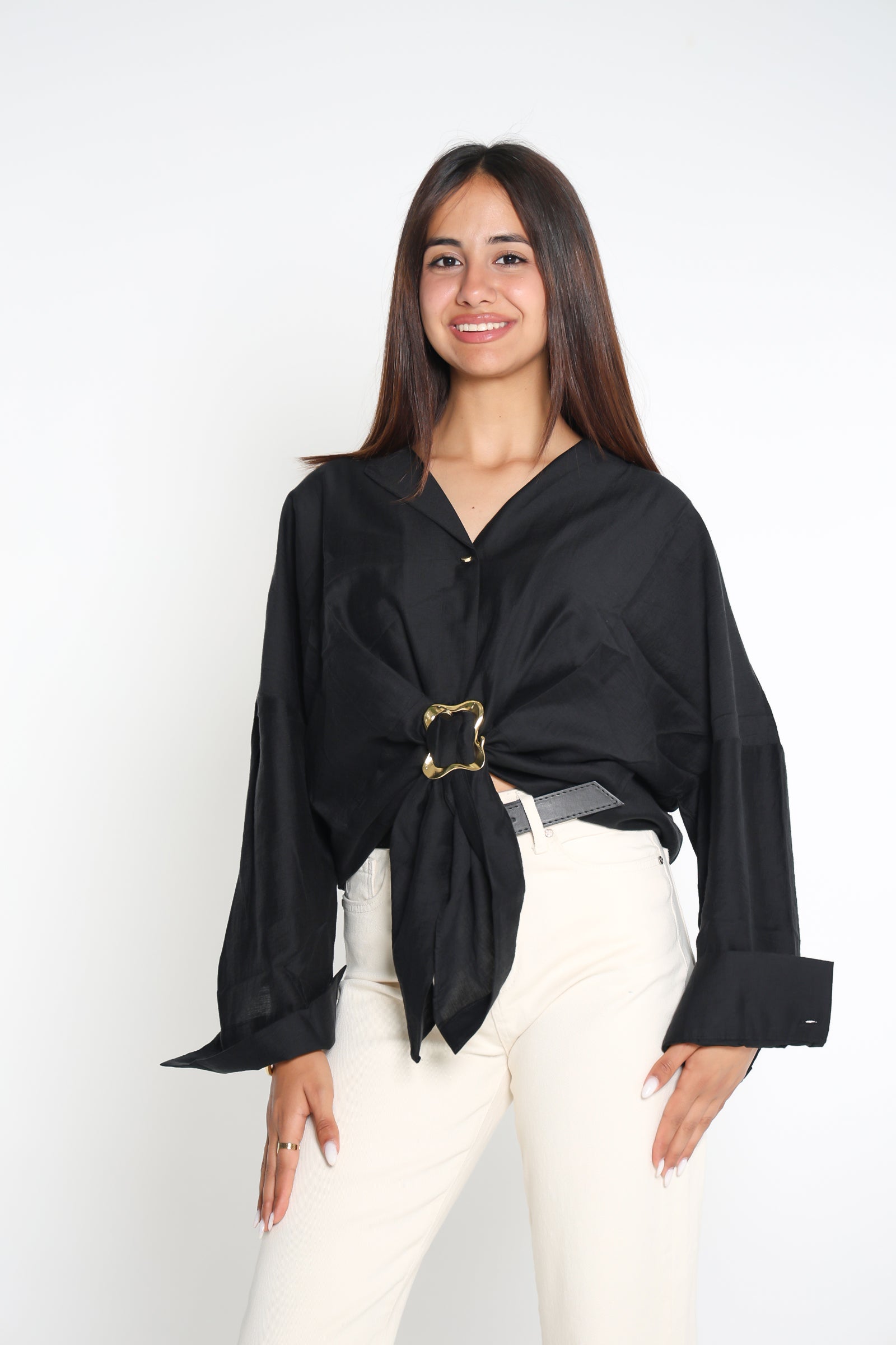 قميص مع بكلة