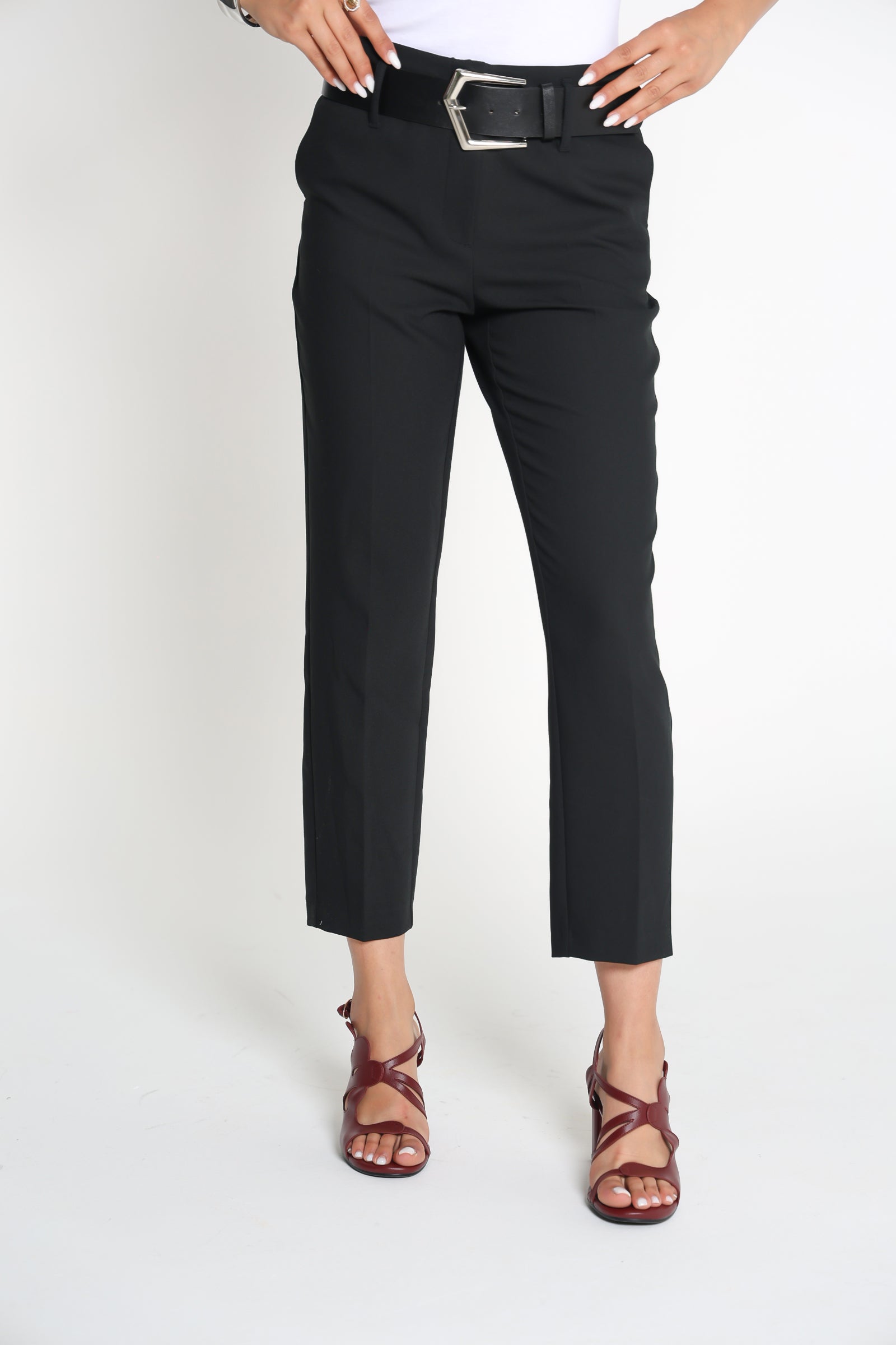 بنطلون كابريس slim fit مع قشاط