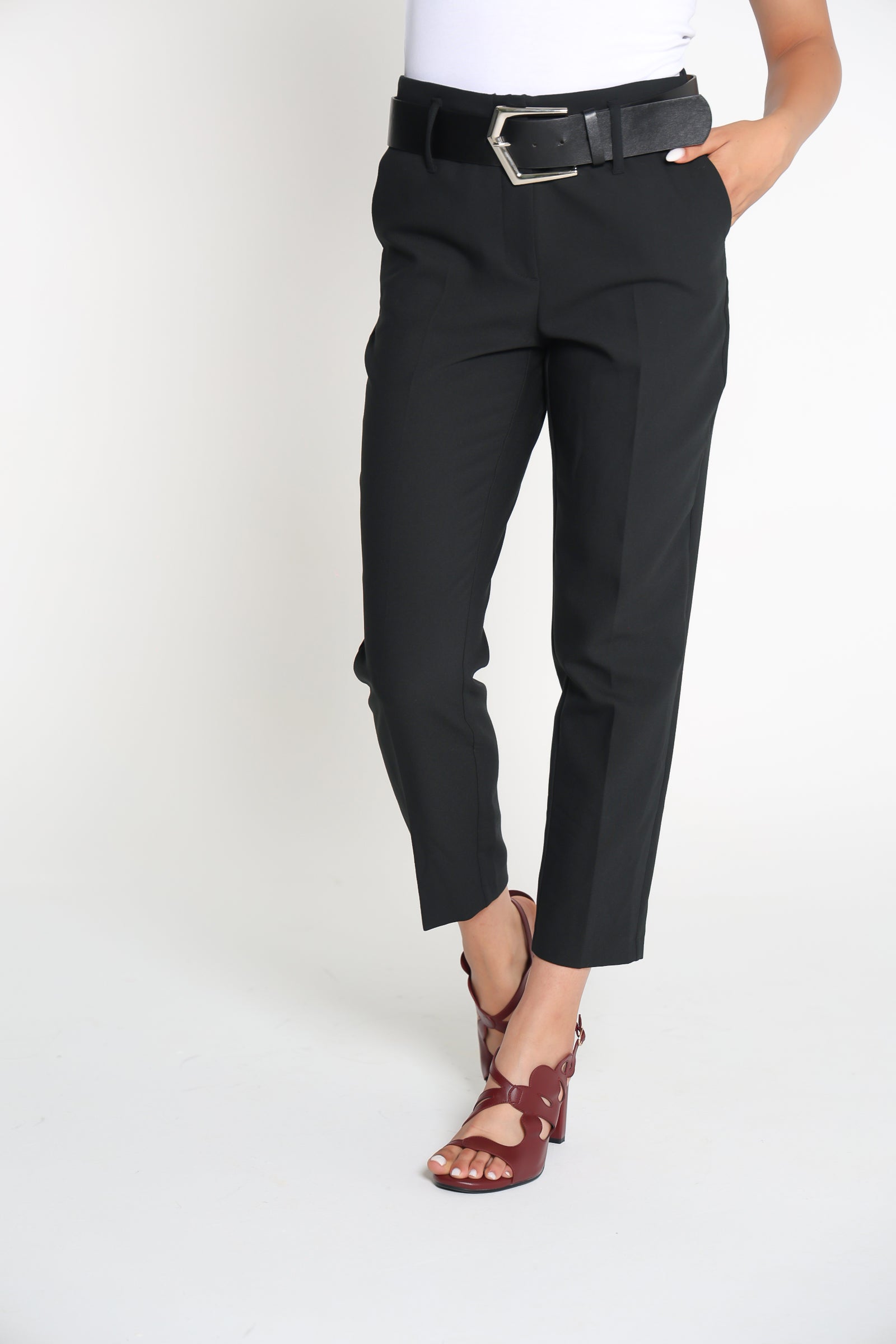 بنطلون كابريس slim fit مع قشاط