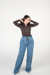 بنطلون جينز مقفوع