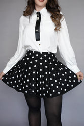 تنورة قصيرة صوف منقّطة