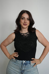 بلوزة كت دونتيل