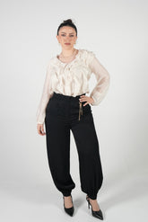 بنطلون أسود تقيل مع اكسسوار